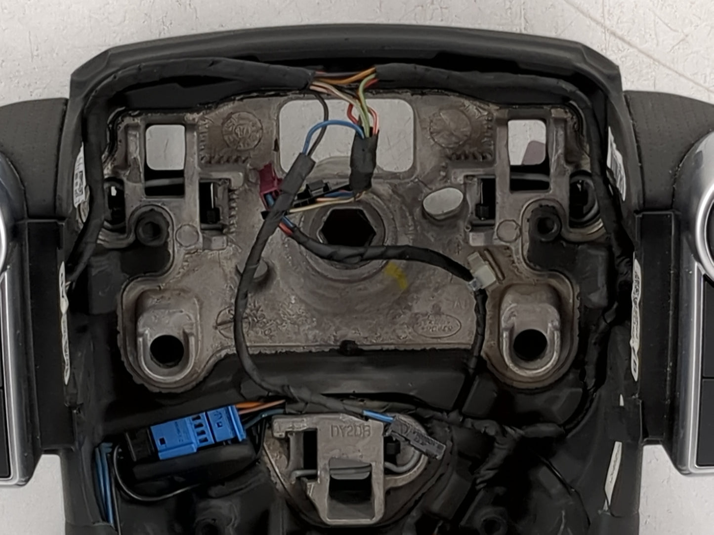 2017 Land Rover Lr4 Steering Wheel Oem Black - Oemusedautoparts1.com