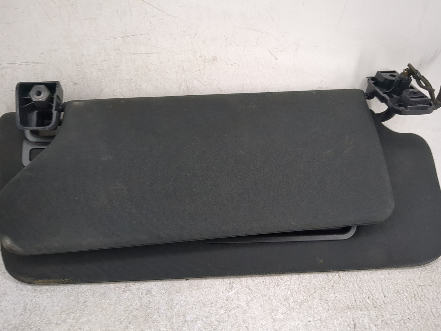 2013-2020 Land Rover Range Rover Sun Visor Shade Replacement Passenger Right Mirror Fits OEM Used Auto Parts - Oemusedautopa