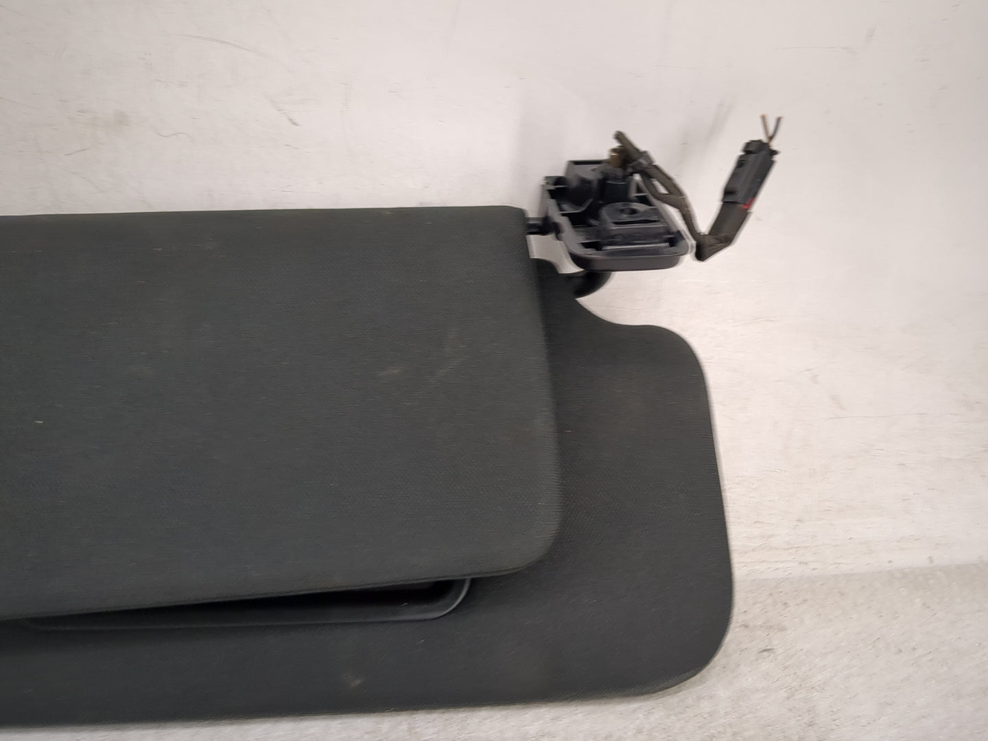 2013-2020 Land Rover Range Rover Sun Visor Shade Replacement Passenger Right Mirror Fits OEM Used Auto Parts - Oemusedautopa