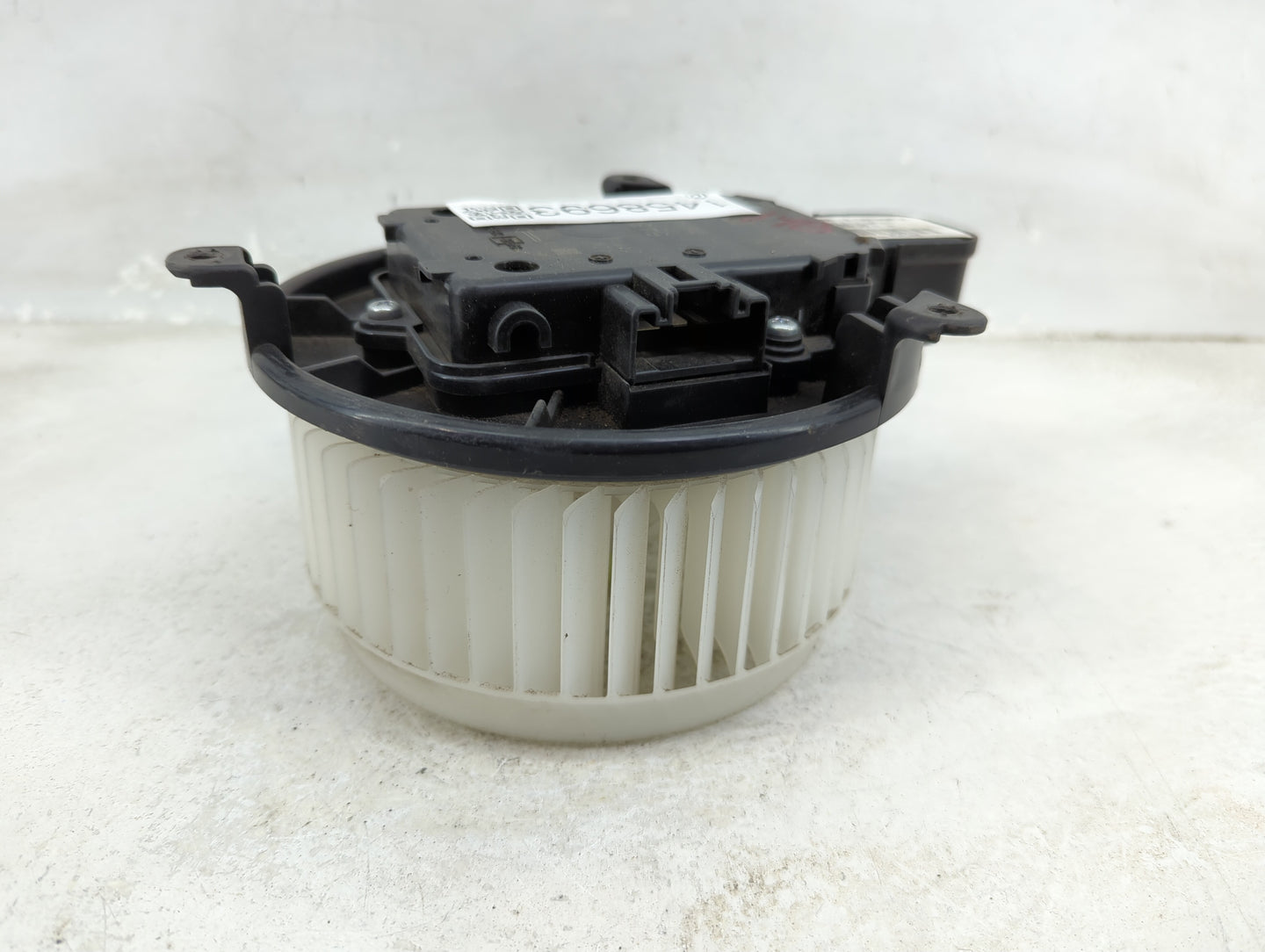 2017 Land Rover Range Rover Heater AC Blower Motor P/N:AH22-19805-BB Fits OEM Used Auto Parts - Oemusedautoparts1.com