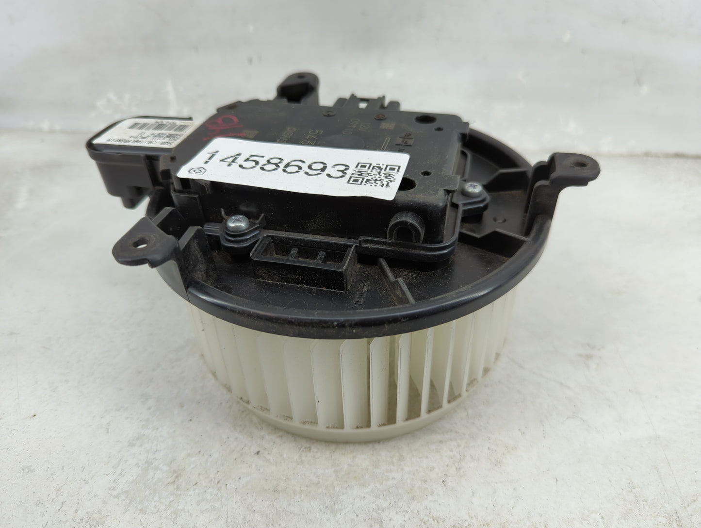 2017 Land Rover Range Rover Heater AC Blower Motor P/N:AH22-19805-BB Fits OEM Used Auto Parts - Oemusedautoparts1.com