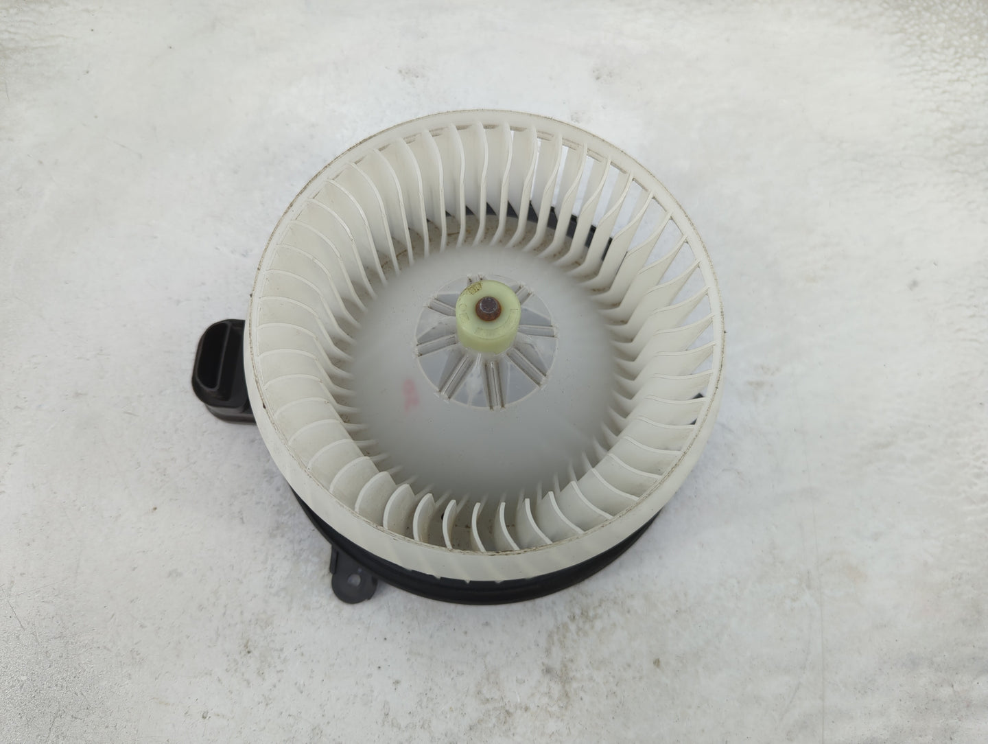 2017 Land Rover Range Rover Heater AC Blower Motor P/N:AH22-19805-BB Fits OEM Used Auto Parts - Oemusedautoparts1.com