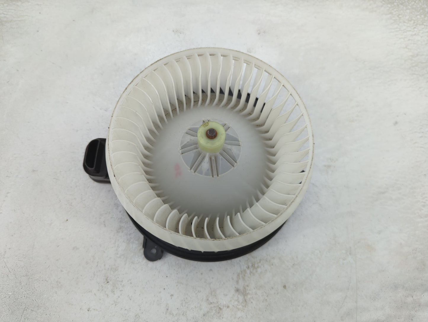 2017 Land Rover Range Rover Heater AC Blower Motor P/N:AH22-19805-BB Fits OEM Used Auto Parts - Oemusedautoparts1.com