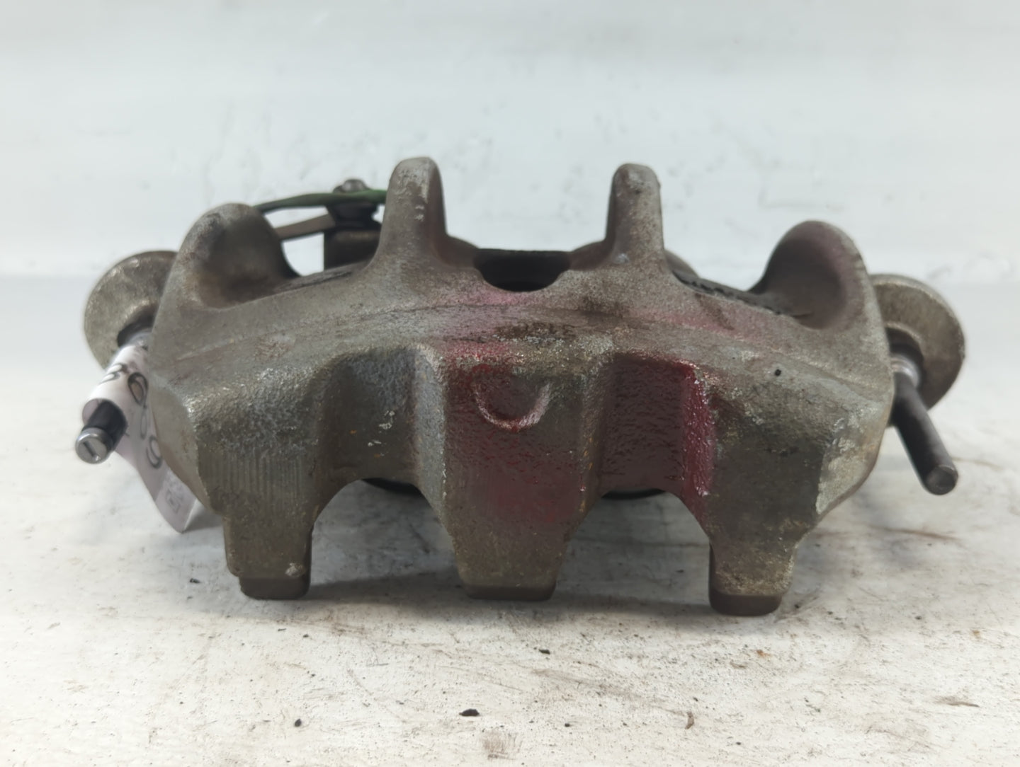 2010-2017 Land Rover Range Rover Front Driver Left Brake Caliper - Oemusedautoparts1.com