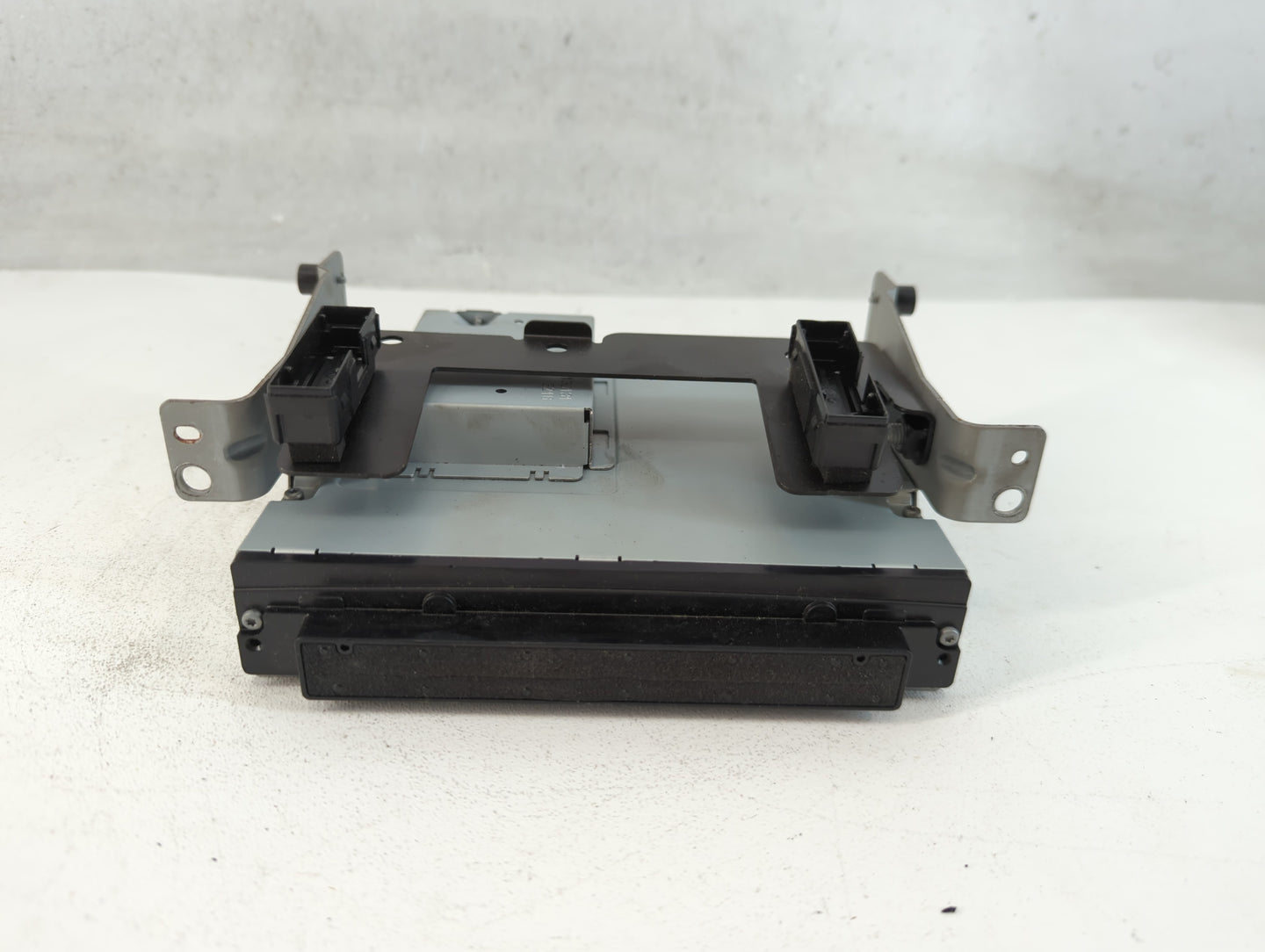 2017-2018 Land Rover Range Rover Radio AM FM Cd Player Receiver Replacement P/N:FW93-11B608-AD Fits Fits 2017 2018 OEM Used 