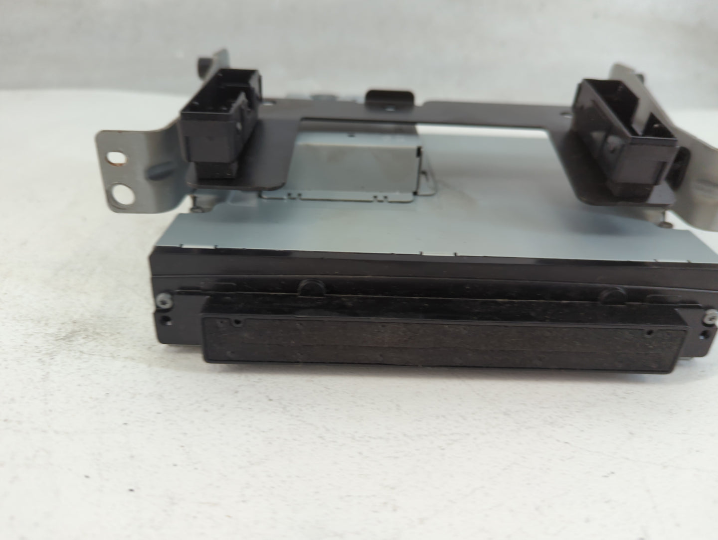 2017-2018 Land Rover Range Rover Radio AM FM Cd Player Receiver Replacement P/N:FW93-11B608-AD Fits Fits 2017 2018 OEM Used 