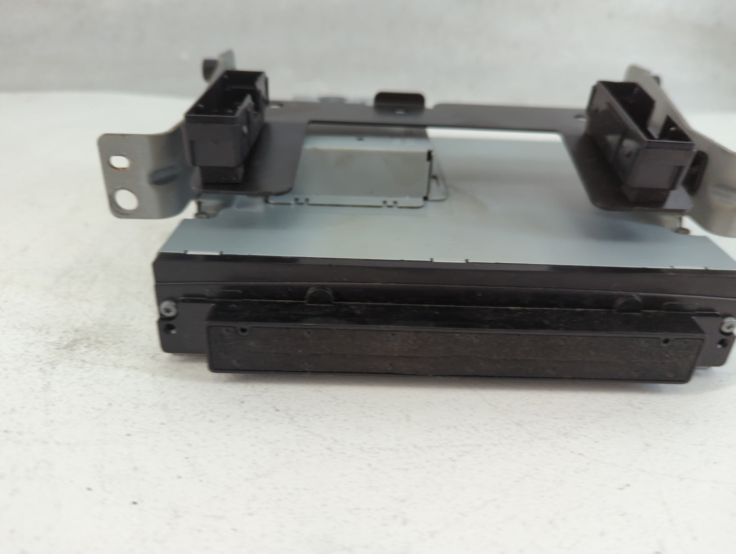 2017-2018 Land Rover Range Rover Radio AM FM Cd Player Receiver Replacement P/N:FW93-11B608-AD Fits Fits 2017 2018 OEM Used 