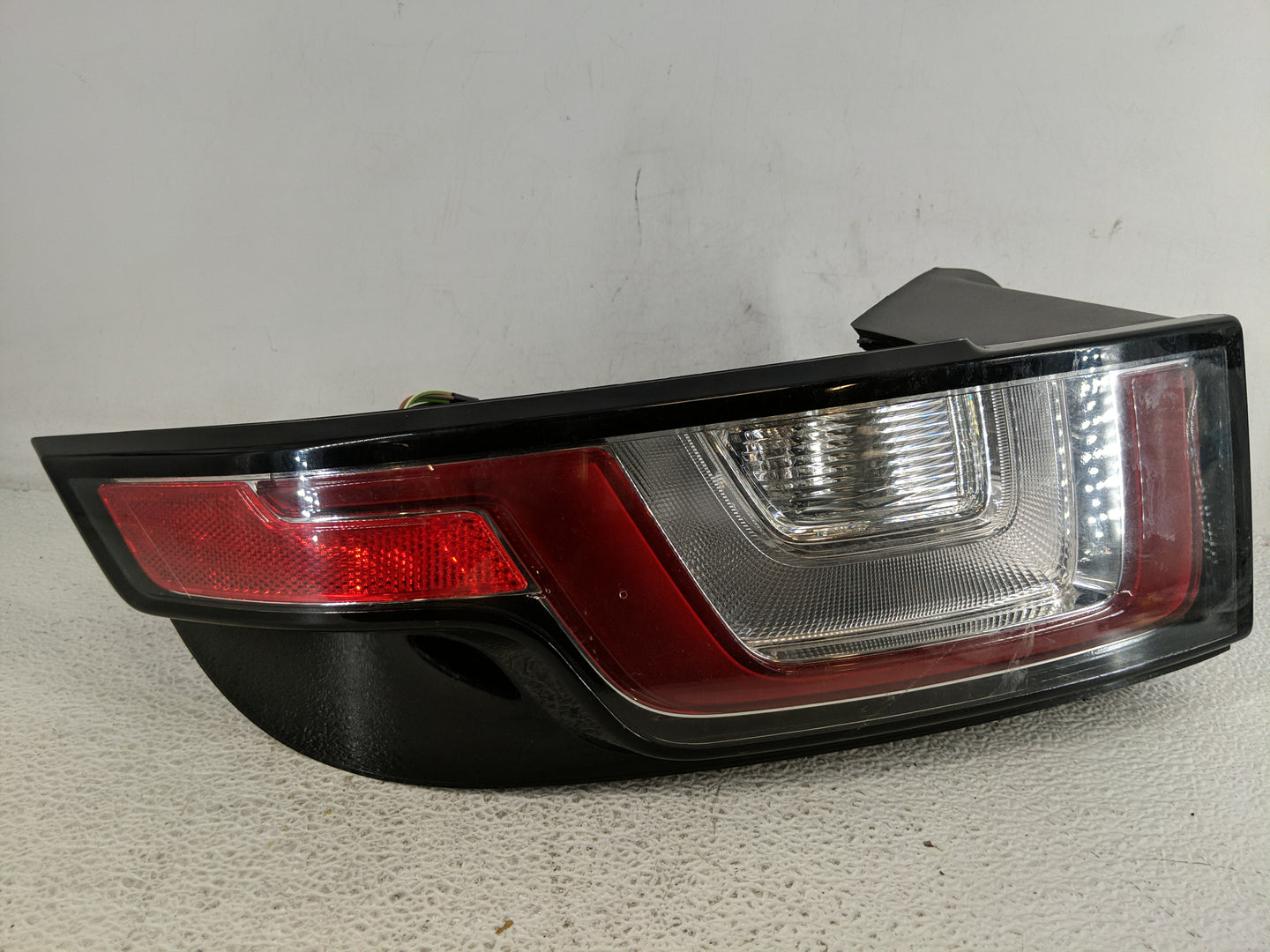 2016-2018 Land Rover Range Rover Evoque Tail Light Assembly Driver Left OEM Fits Fits 2016 2017 2018 OEM Used Auto Parts - O