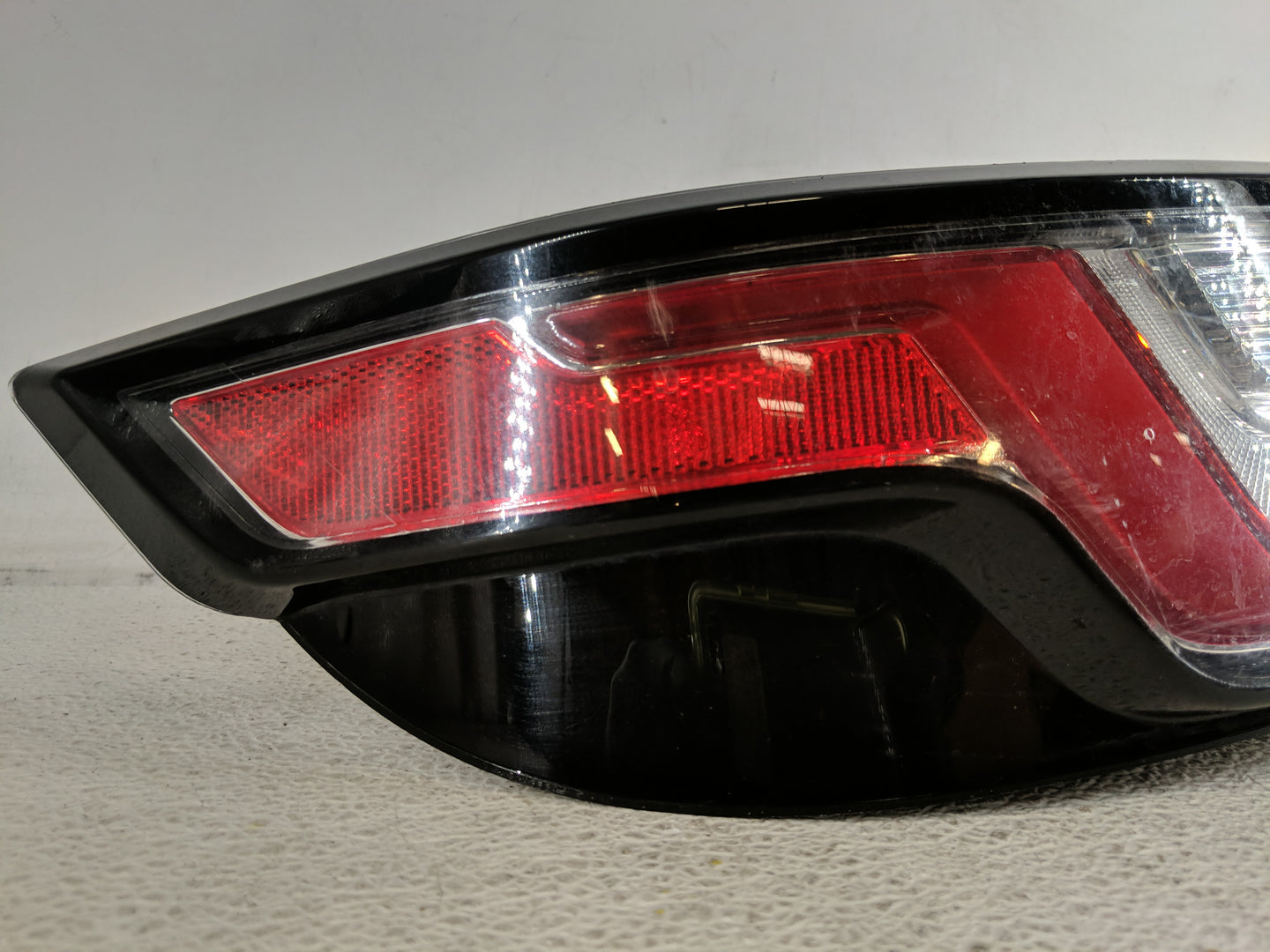 2016-2018 Land Rover Range Rover Evoque Tail Light Assembly Driver Left OEM Fits Fits 2016 2017 2018 OEM Used Auto Parts - O