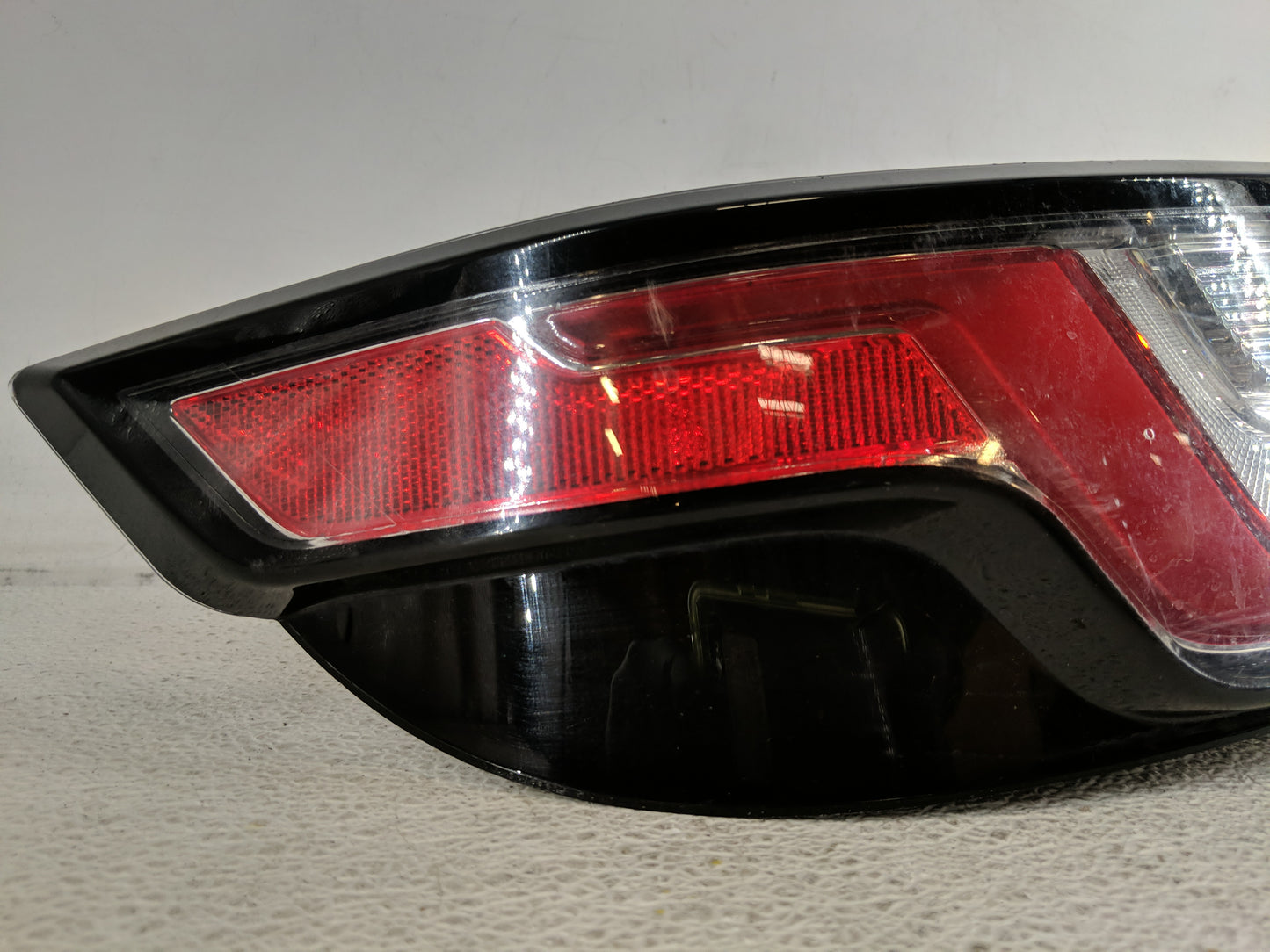 2016-2018 Land Rover Range Rover Evoque Tail Light Assembly Driver Left OEM Fits Fits 2016 2017 2018 OEM Used Auto Parts - O