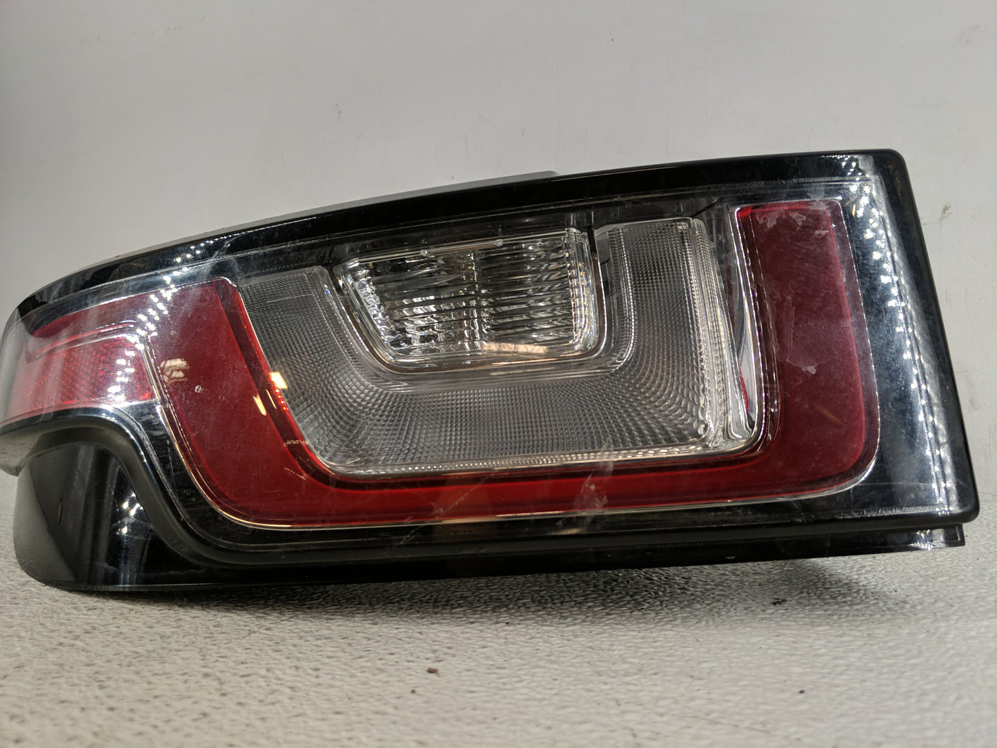2016-2018 Land Rover Range Rover Evoque Tail Light Assembly Driver Left OEM Fits Fits 2016 2017 2018 OEM Used Auto Parts - O