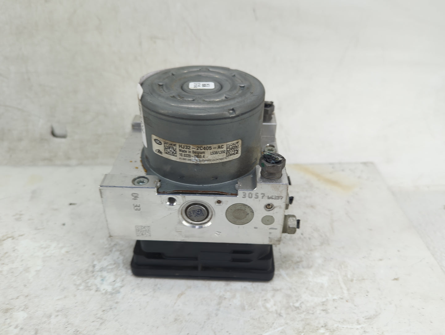 2017-2019 Land Rover Range Rover Evoque ABS Pump Control Module Replacement P/N:HJ32-2C405-AC Fits Fits 2017 2018 2019 OEM U