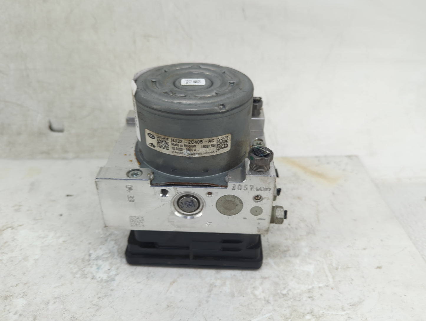 2017-2019 Land Rover Range Rover Evoque ABS Pump Control Module Replacement P/N:HJ32-2C405-AC Fits Fits 2017 2018 2019 OEM U
