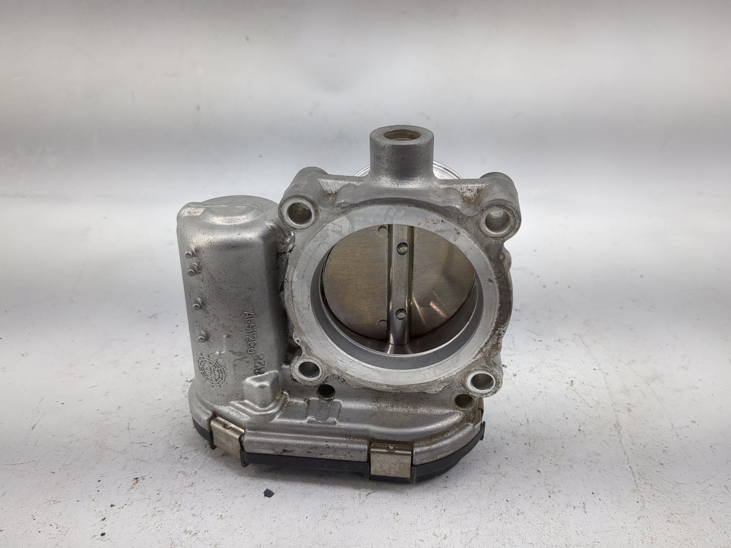 2014-2017 Land Rover Range Rover Evoque Throttle Body P/N:0280750586 Fits Fits 2014 2015 2016 2017 OEM Used Auto Parts - Oem