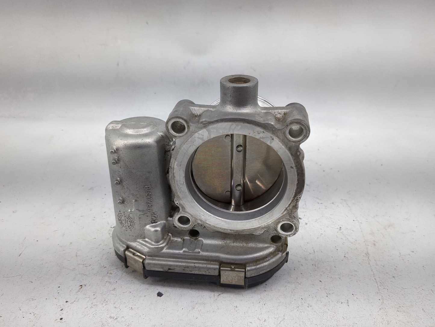 2014-2017 Land Rover Range Rover Evoque Throttle Body P/N:0280750586 Fits Fits 2014 2015 2016 2017 OEM Used Auto Parts - Oem
