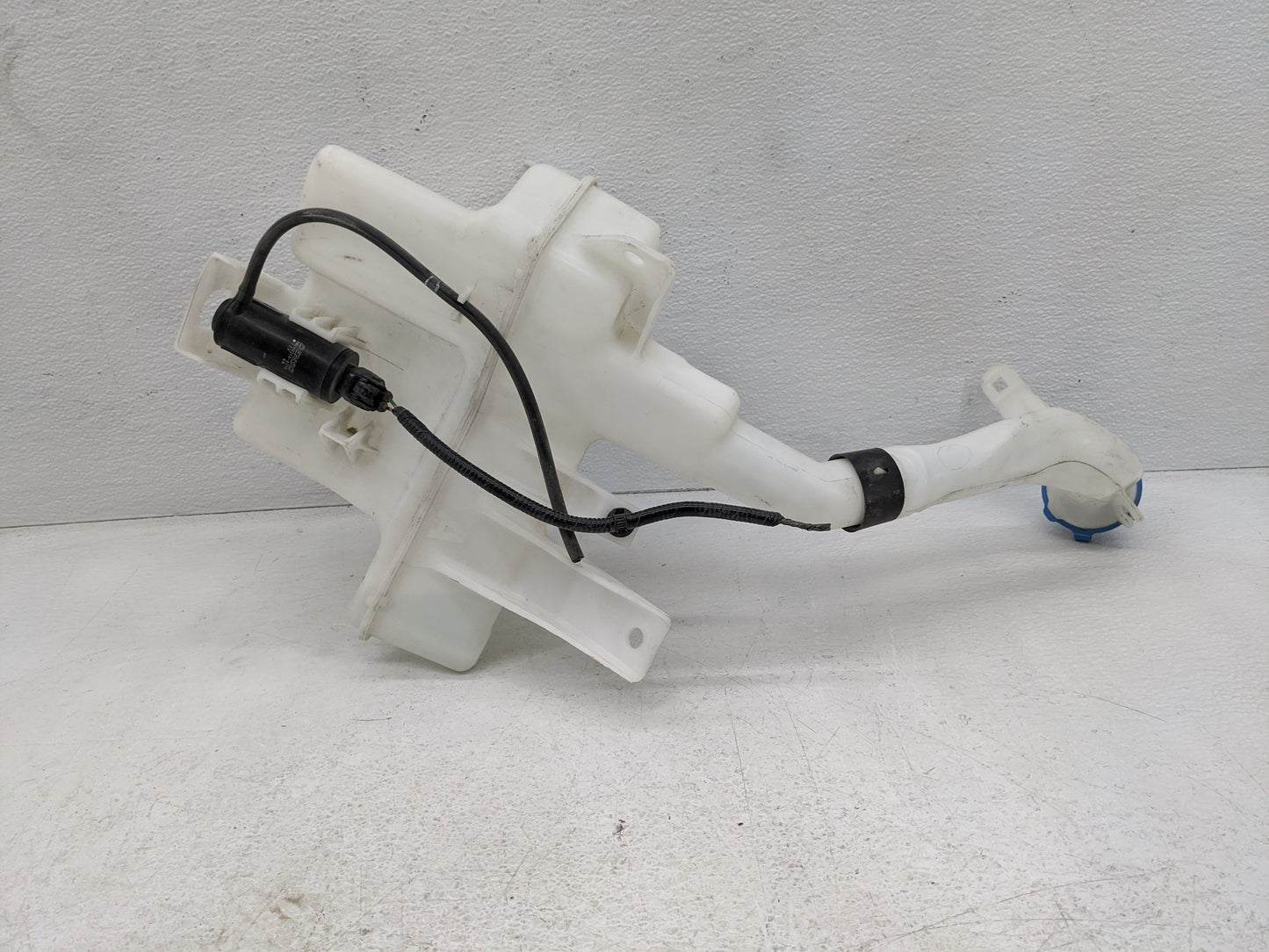 2016 Range Rover Sport Windshield Washer Fluid Reservoir Bottle Oem - Oemusedautoparts1.com