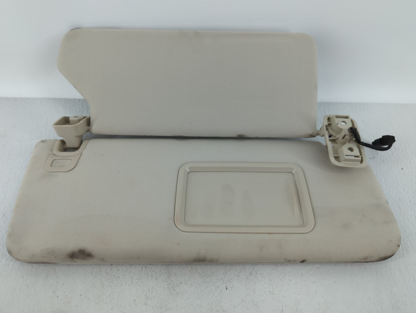 2016-2020 Land Rover Range Rover Sport Sun Visor Shade Replacement Passenger Right Mirror Fits OEM Used Auto Parts - Oemused
