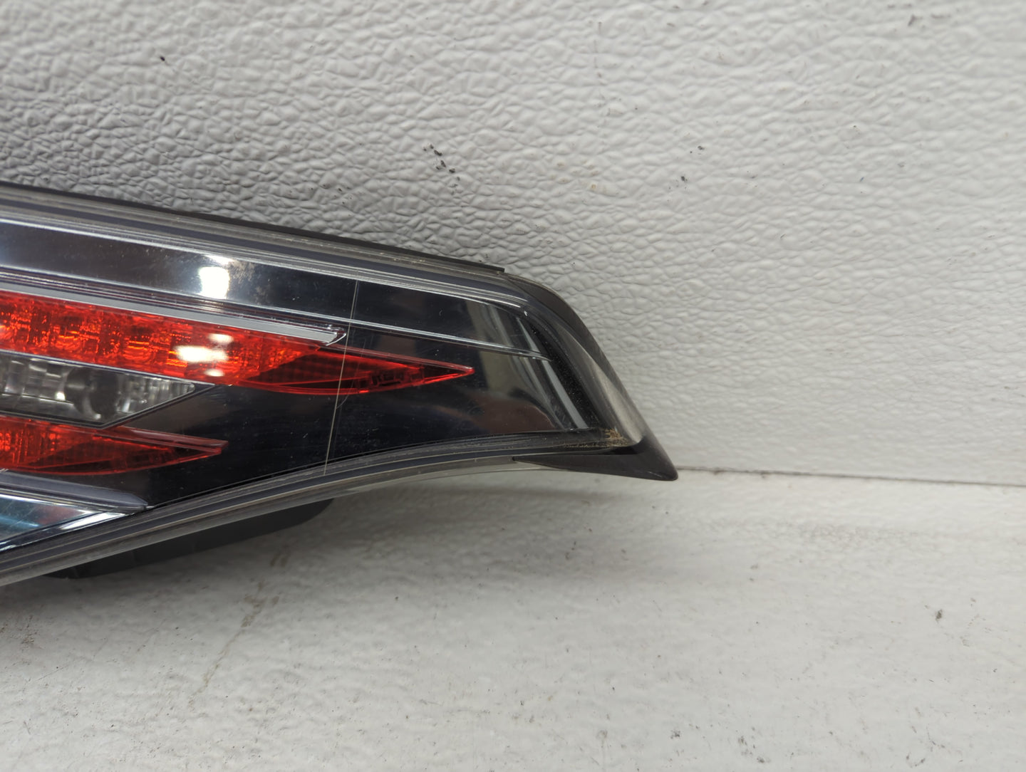 2011-2017 Lexus Ct200h Tail Light Assembly Passenger Right OEM P/N:E1313037 Fits Fits 2011 2012 2013 2014 2015 2016 2017 OEM