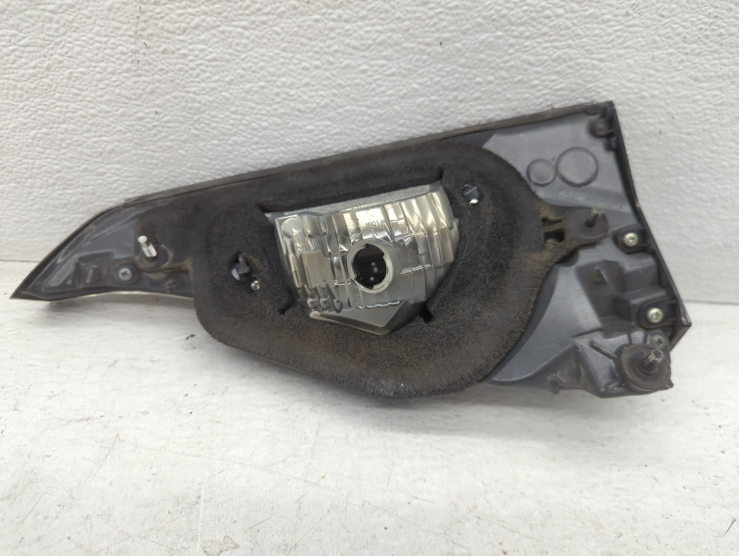 2011-2017 Lexus Ct200h Tail Light Assembly Passenger Right OEM P/N:E1313037 Fits Fits 2011 2012 2013 2014 2015 2016 2017 OEM