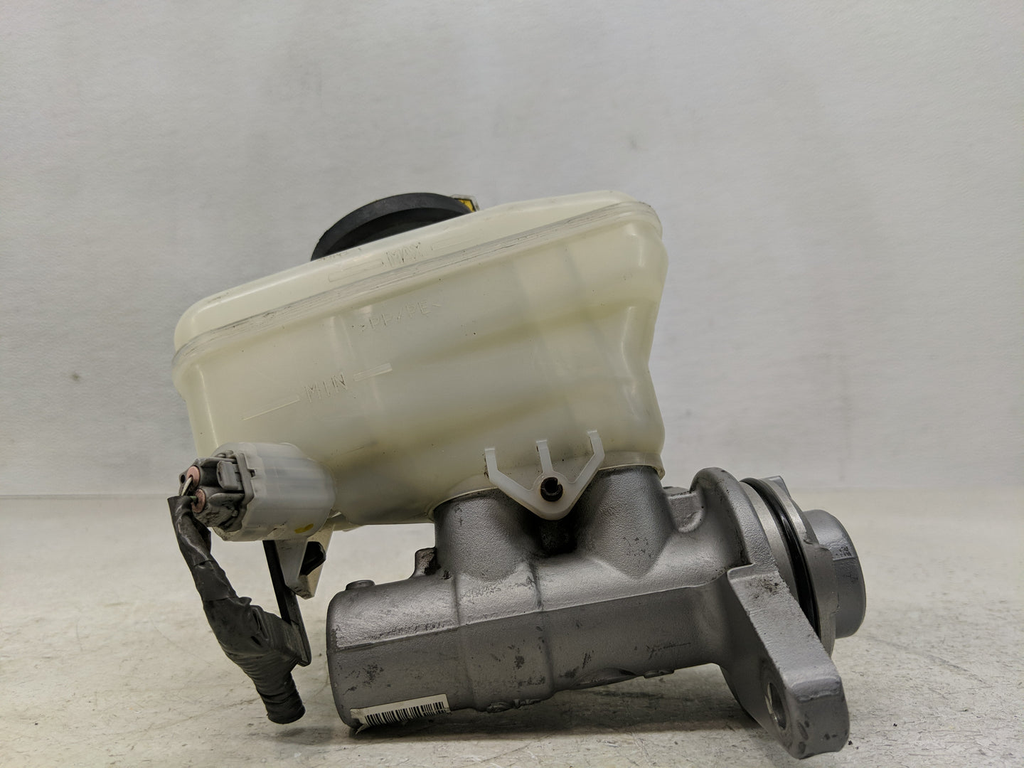 2017-2017 Lexus Is300 Brake Master Cylinder - Oemusedautoparts1.com