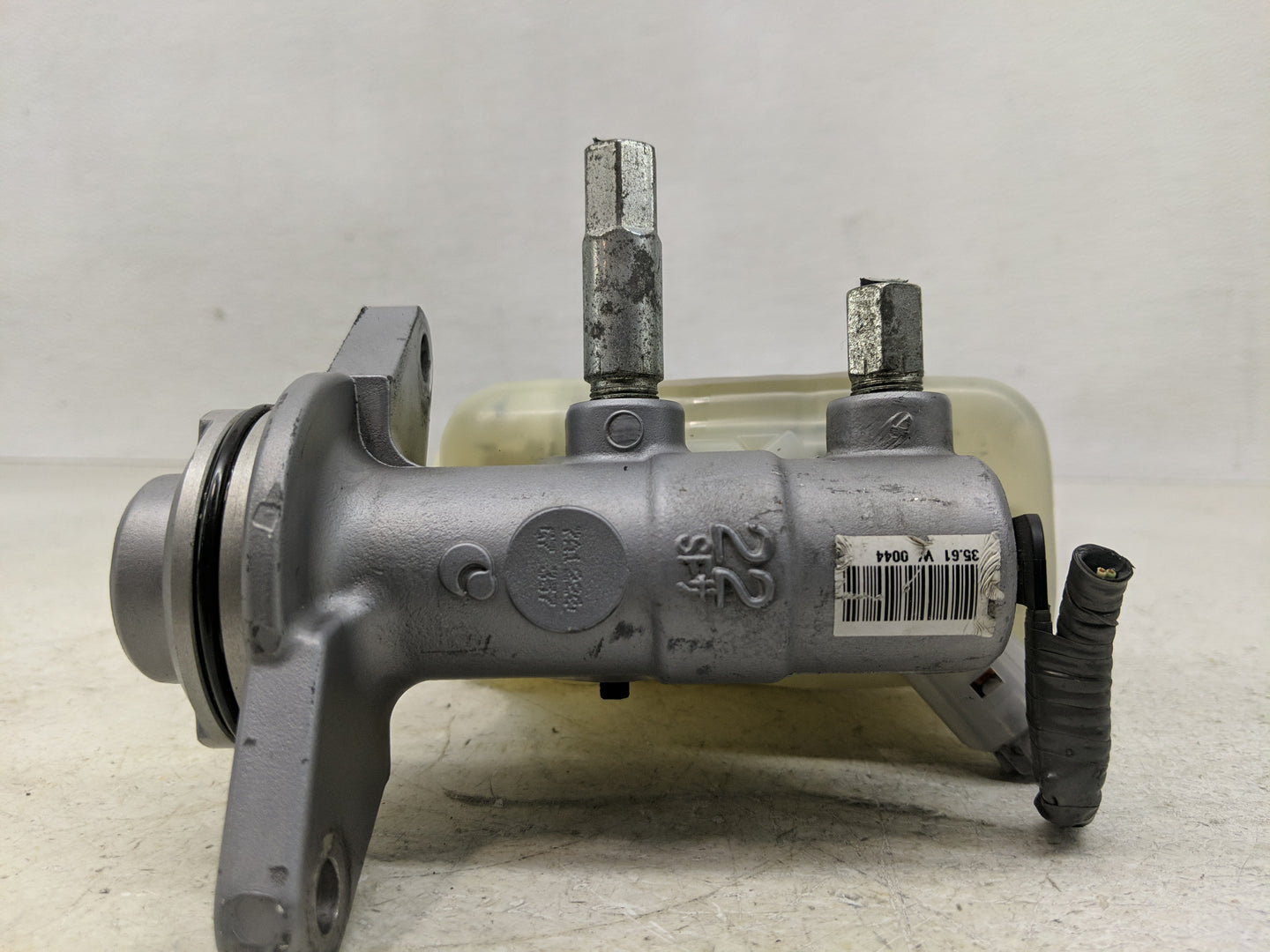 2017-2017 Lexus Is300 Brake Master Cylinder - Oemusedautoparts1.com
