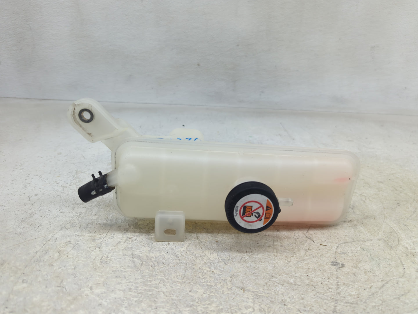 2015-2017 Lexus Nx200t Radiator Coolant Overflow Expansion Tank Bottle - Oemusedautoparts1.com