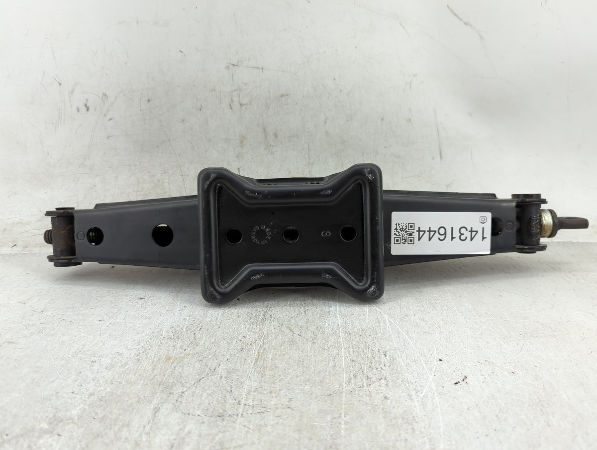 2017 Lexus Nx200t Spare Scissor Car Jack - Oemusedautoparts1.com