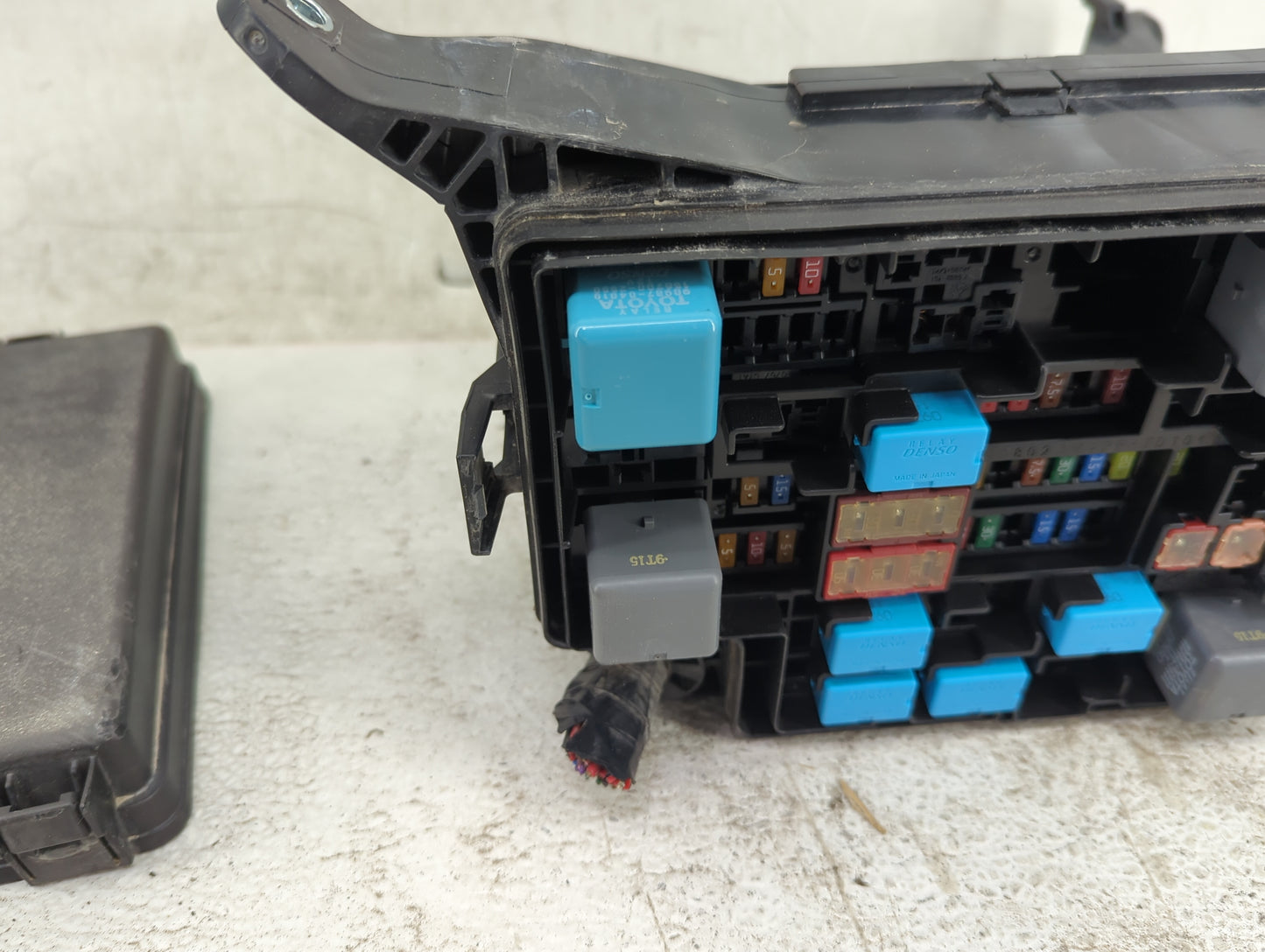 2015-2017 Lexus Nx200t Fusebox Fuse Box Panel Relay Module P/N:82662-78070 Fits Fits 2015 2016 2017 2018 2019 2020 2021 OEM 