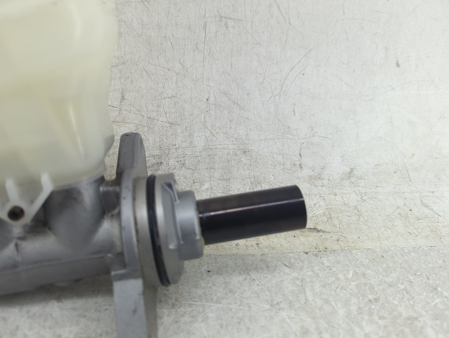 2016-2017 Lexus Rc300 Brake Master Cylinder - Oemusedautoparts1.com