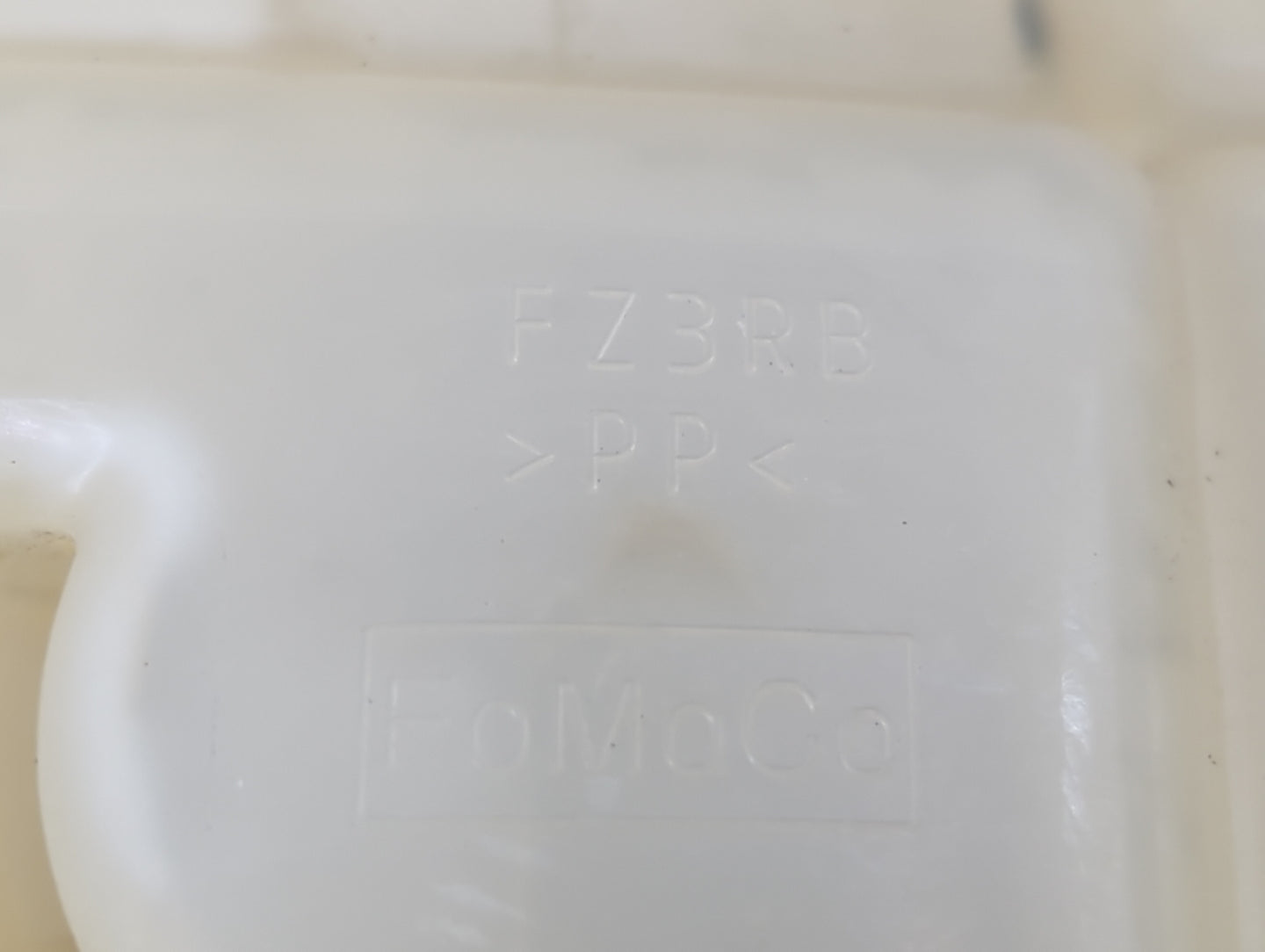 2017 Lincoln Continental Radiator Coolant Overflow Expansion Tank Bottle - Oemusedautoparts1.com