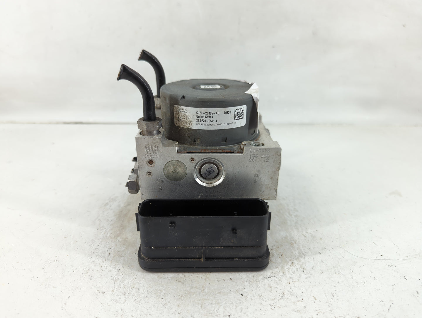 2017 Lincoln Mkc ABS Pump Control Module Replacement P/N:GJ7C-2C405-AD Fits OEM Used Auto Parts - Oemusedautoparts1.com