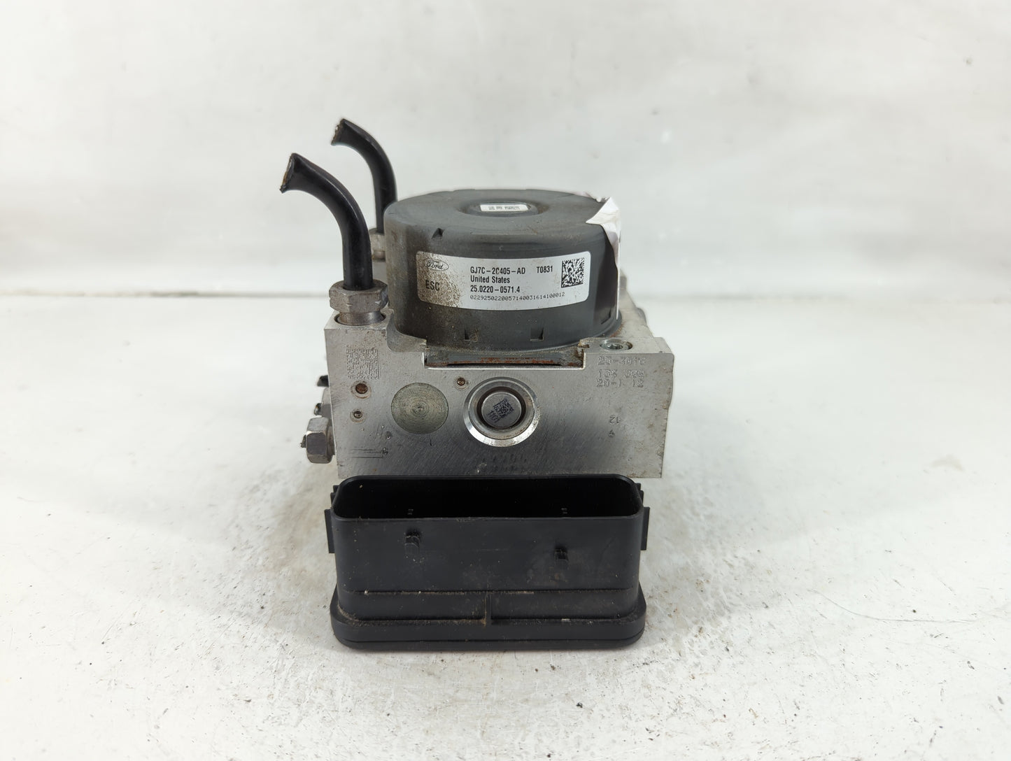 2017 Lincoln Mkc ABS Pump Control Module Replacement P/N:GJ7C-2C405-AD Fits OEM Used Auto Parts - Oemusedautoparts1.com
