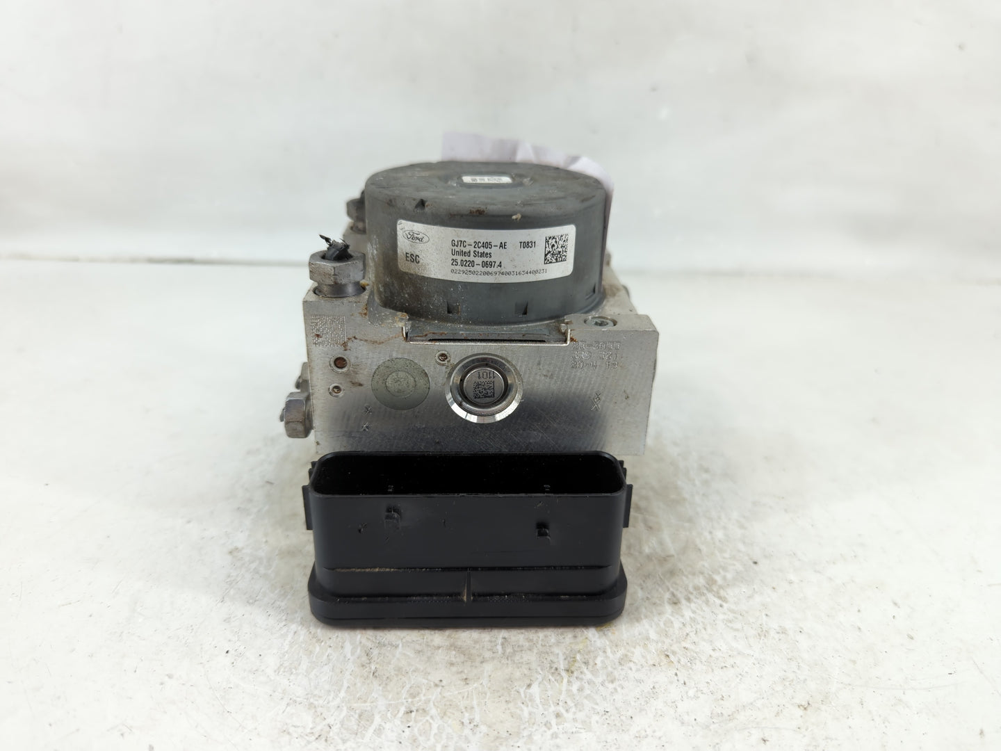 2017-2018 Lincoln Mkc ABS Pump Control Module Replacement P/N:GJ7C-2C405-AE Fits Fits 2017 2018 OEM Used Auto Parts - Oemuse