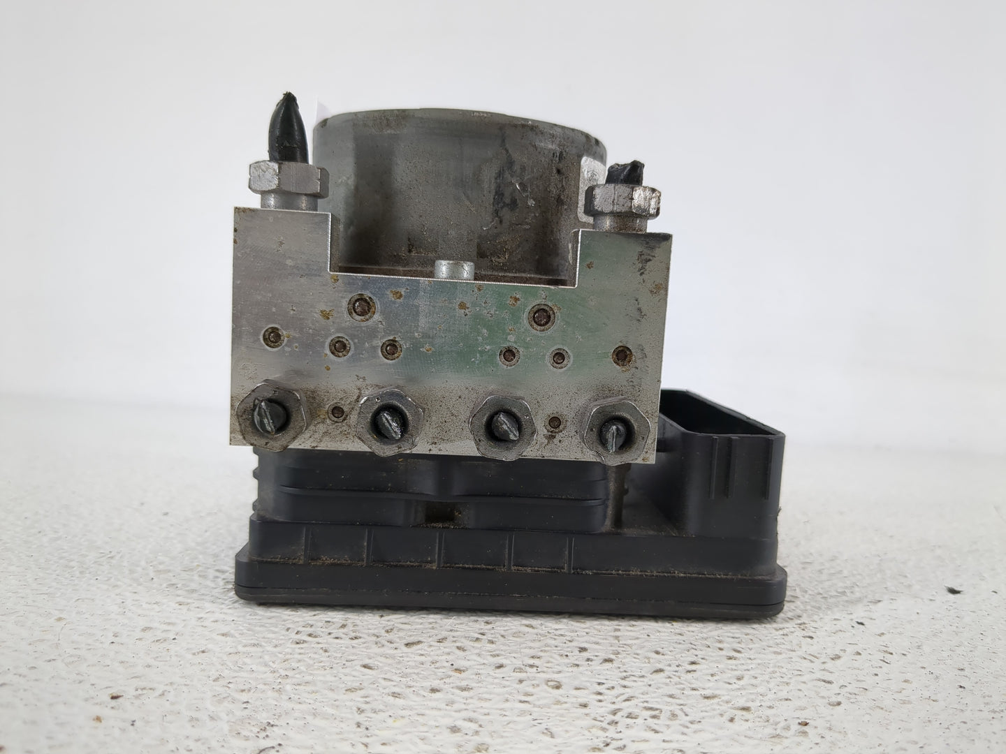 2017 Lincoln Mkc ABS Pump Control Module Replacement P/N:GJ7C-2C405-AE Fits OEM Used Auto Parts - Oemusedautoparts1.com