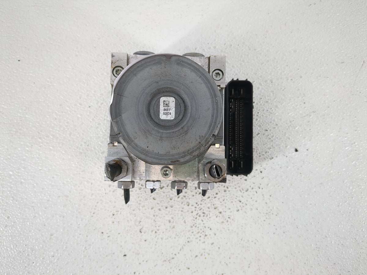 2017 Lincoln Mkc Anti-Lock Brake ABS Pump Module Actuator OEM P/N:GJ7C-2C405-AE Fits OEM Used Auto Parts - Oemusedautoparts1