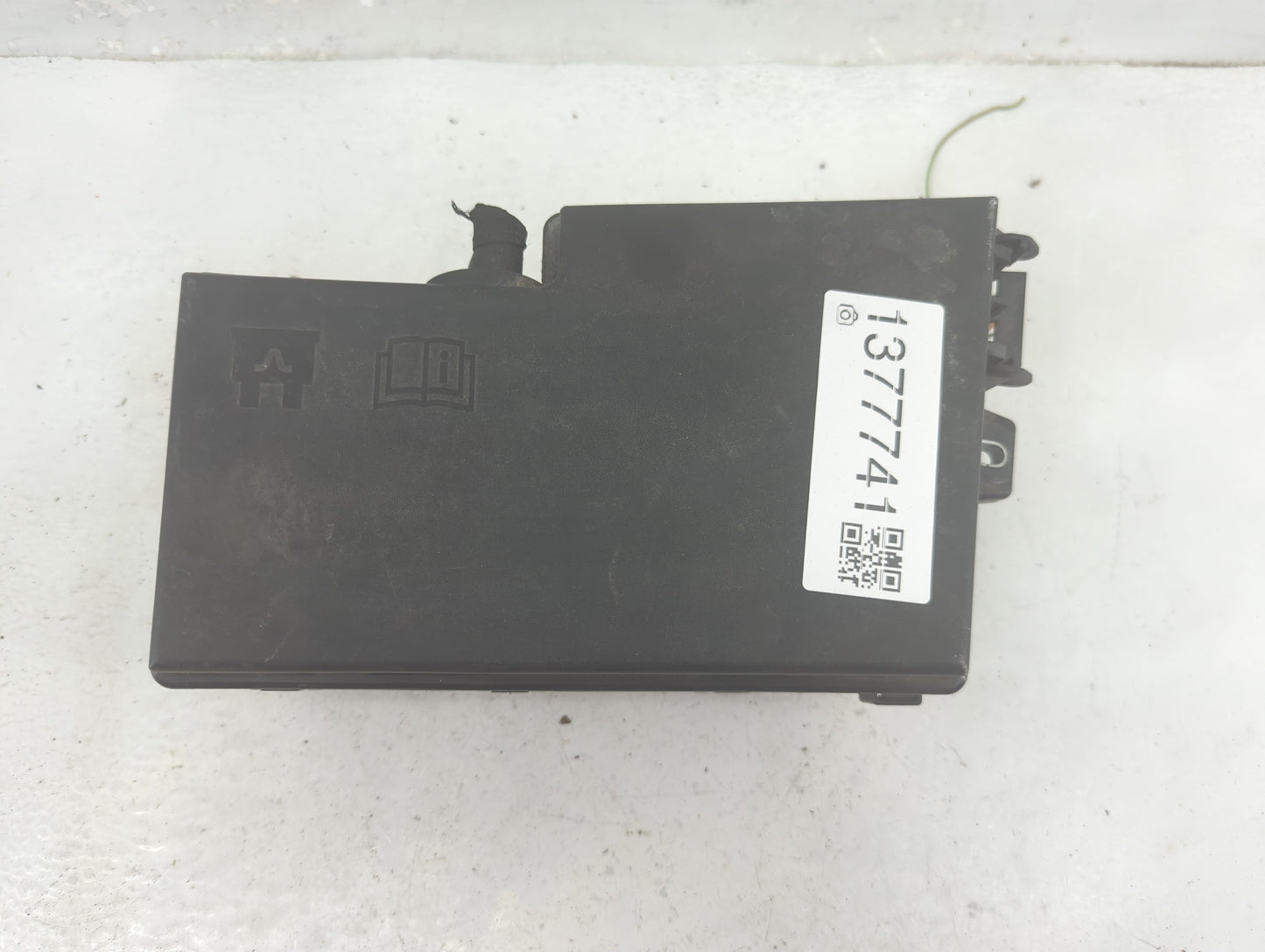 2017 Lincoln Mkc Fusebox Fuse Box Panel Relay Module P/N:21090 000 001 Fits OEM Used Auto Parts - Oemusedautoparts1.com