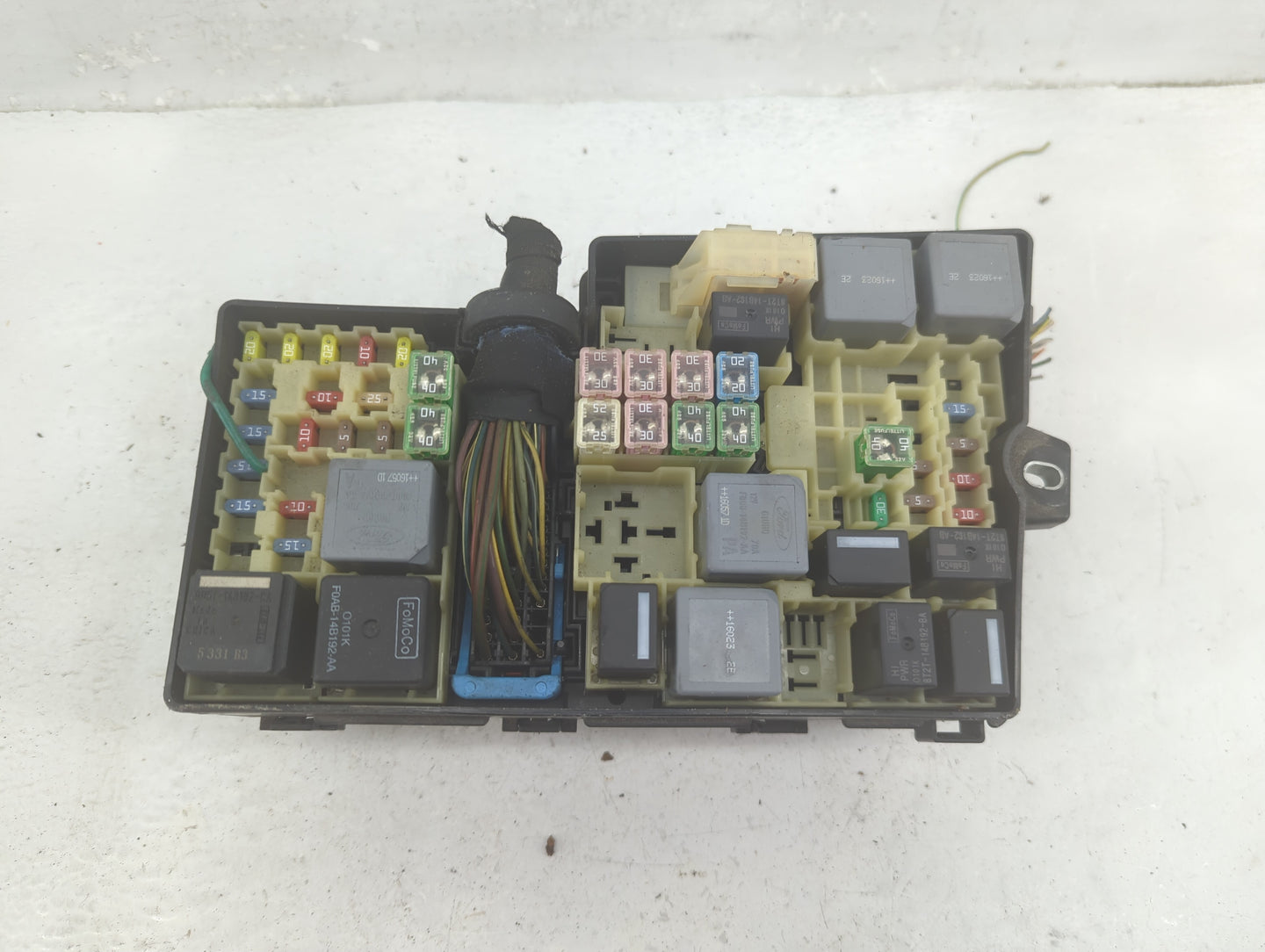 2017 Lincoln Mkc Fusebox Fuse Box Panel Relay Module P/N:21090 000 001 Fits OEM Used Auto Parts - Oemusedautoparts1.com