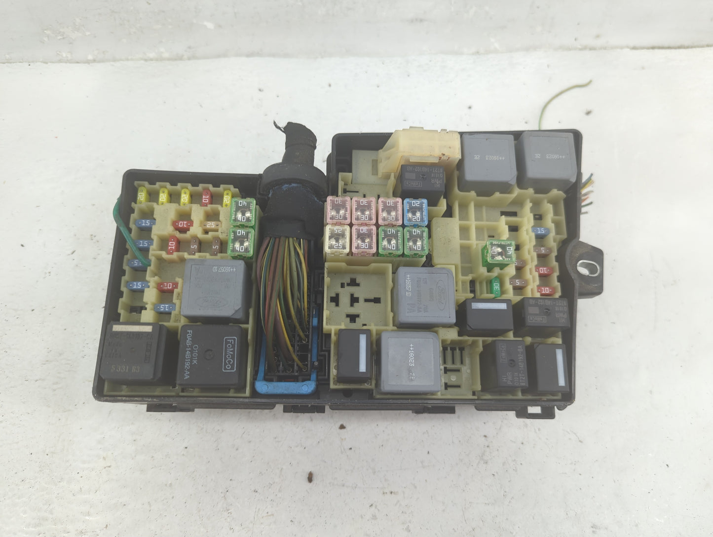 2017 Lincoln Mkc Fusebox Fuse Box Panel Relay Module P/N:21090 000 001 Fits OEM Used Auto Parts - Oemusedautoparts1.com