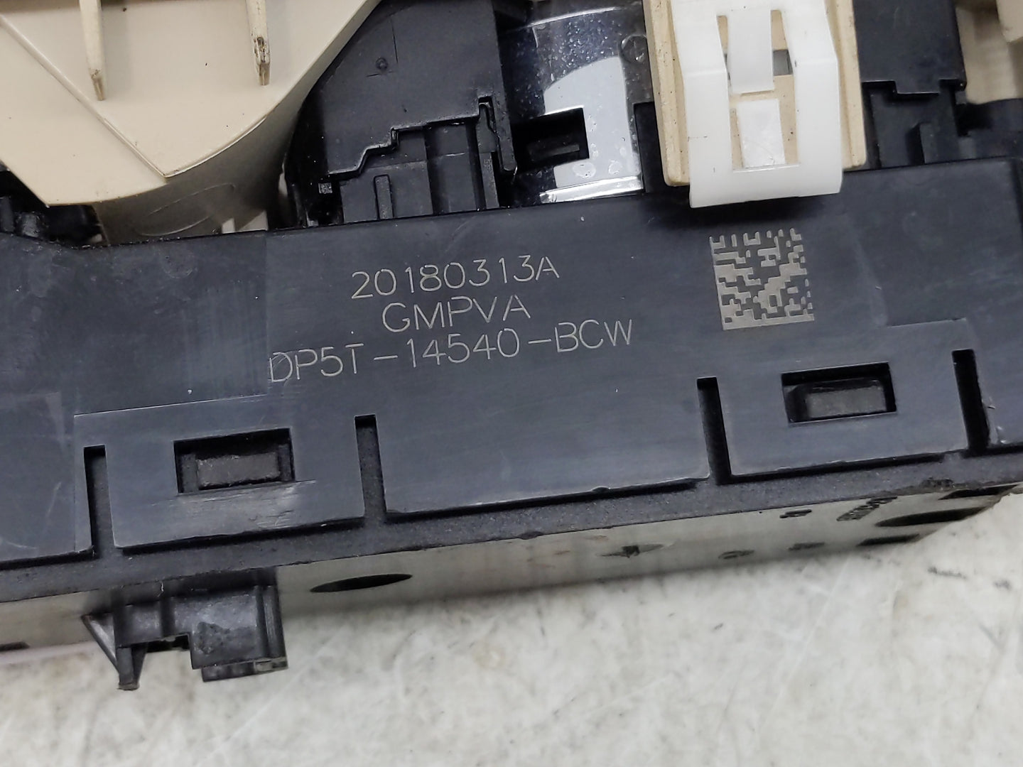 2015-2019 Lincoln Mkc Master Power Window Switch Replacement Driver Side Left P/N:DP5T-14540-BCW Fits OEM Used Auto Parts - 