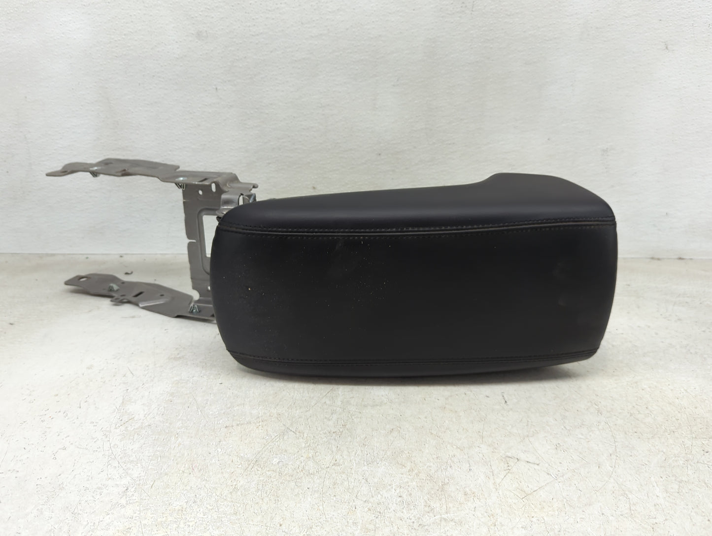 2017 Lincoln Mkc Center Console Armrest Cover Lid Fits OEM Used Auto Parts - Oemusedautoparts1.com