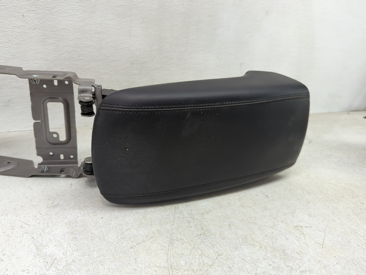 2017 Lincoln Mkc Center Console Armrest Cover Lid Fits OEM Used Auto Parts - Oemusedautoparts1.com