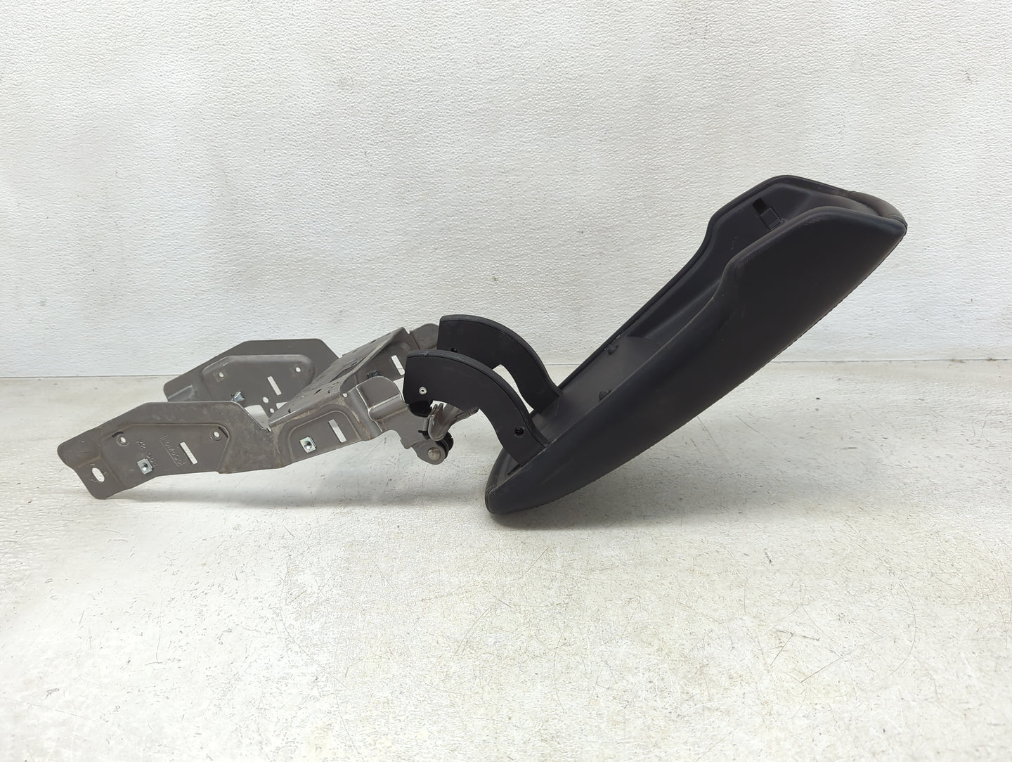 2017 Lincoln Mkc Center Console Armrest Cover Lid Fits OEM Used Auto Parts - Oemusedautoparts1.com
