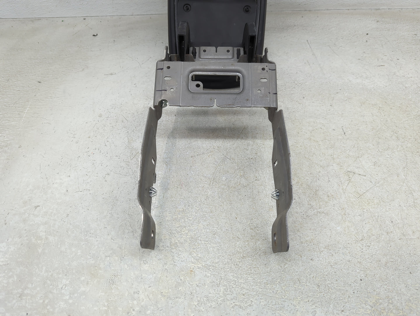 2017 Lincoln Mkc Center Console Armrest Cover Lid Fits OEM Used Auto Parts - Oemusedautoparts1.com