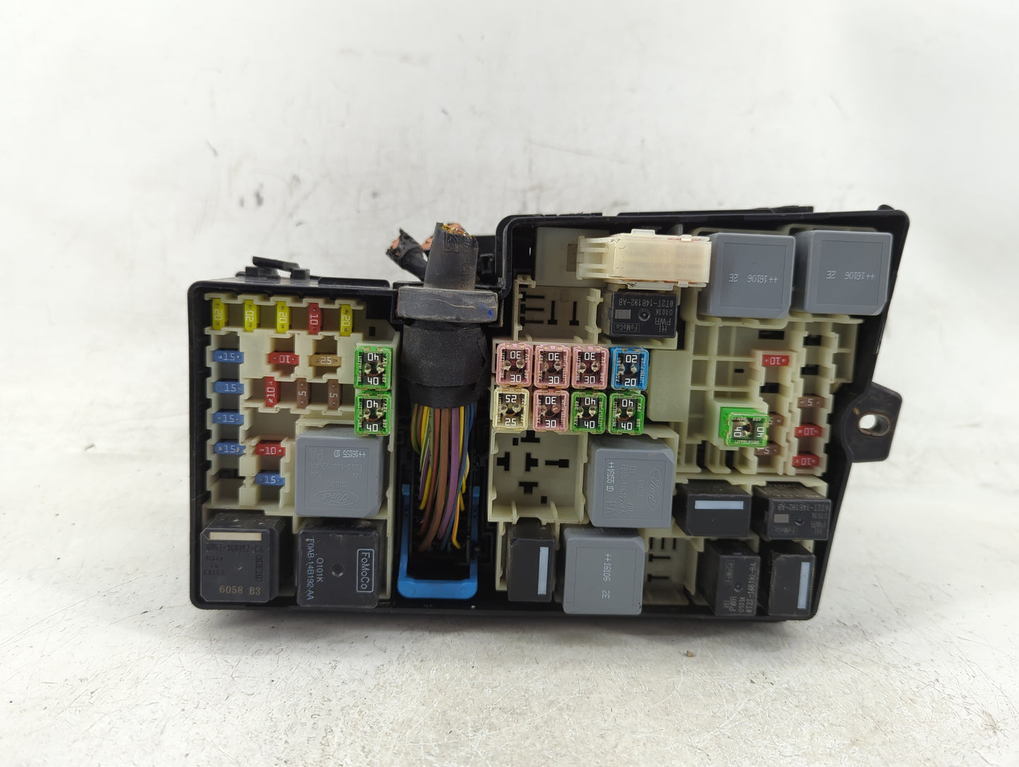 2017 Lincoln Mkc Fusebox Fuse Box Panel Relay Module P/N:AV6T-14A142-AB Fits OEM Used Auto Parts - Oemusedautoparts1.com