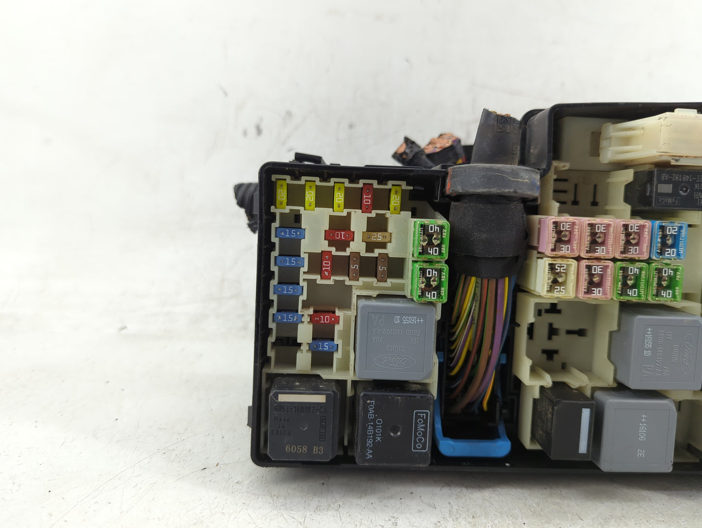 2017 Lincoln Mkc Fusebox Fuse Box Panel Relay Module P/N:AV6T-14A142-AB Fits OEM Used Auto Parts - Oemusedautoparts1.com