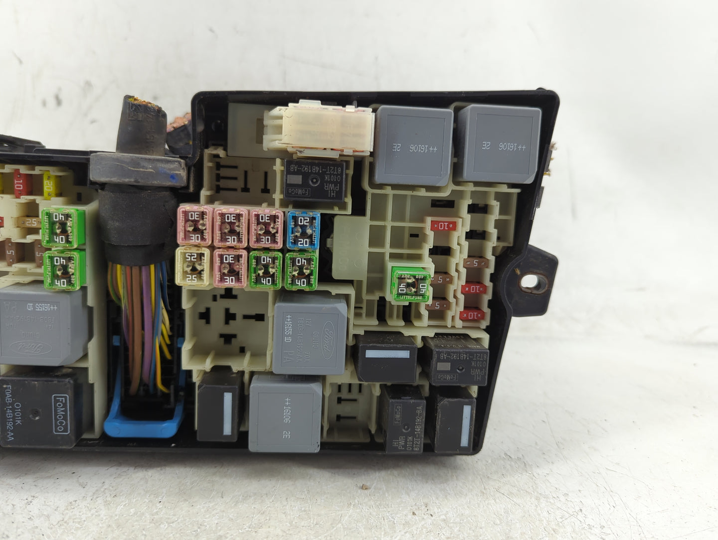 2017 Lincoln Mkc Fusebox Fuse Box Panel Relay Module P/N:AV6T-14A142-AB Fits OEM Used Auto Parts - Oemusedautoparts1.com