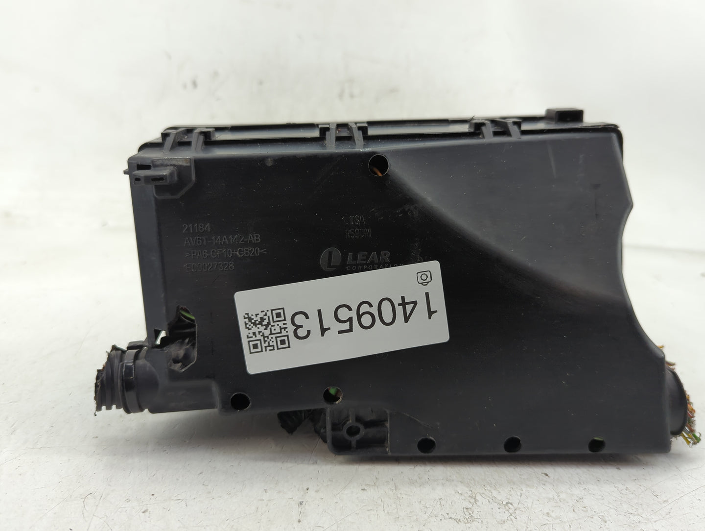 2017 Lincoln Mkc Fusebox Fuse Box Panel Relay Module P/N:AV6T-14A142-AB Fits OEM Used Auto Parts - Oemusedautoparts1.com