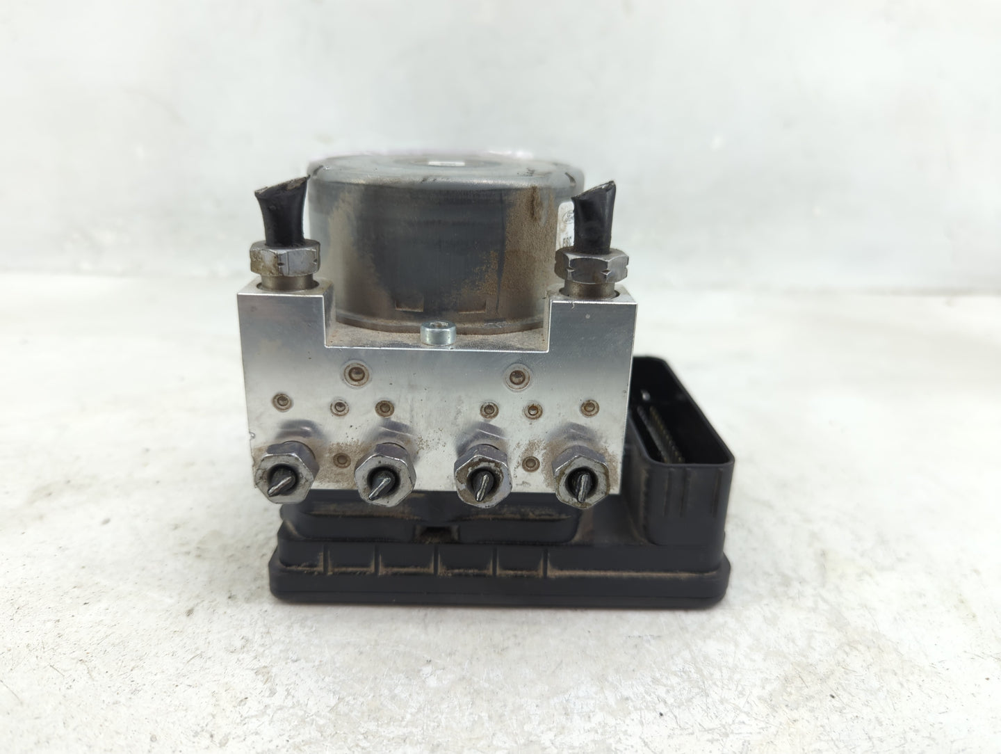 2017 Lincoln Mkc ABS Pump Control Module Replacement P/N:GJ7C-2C405-AE Fits OEM Used Auto Parts - Oemusedautoparts1.com