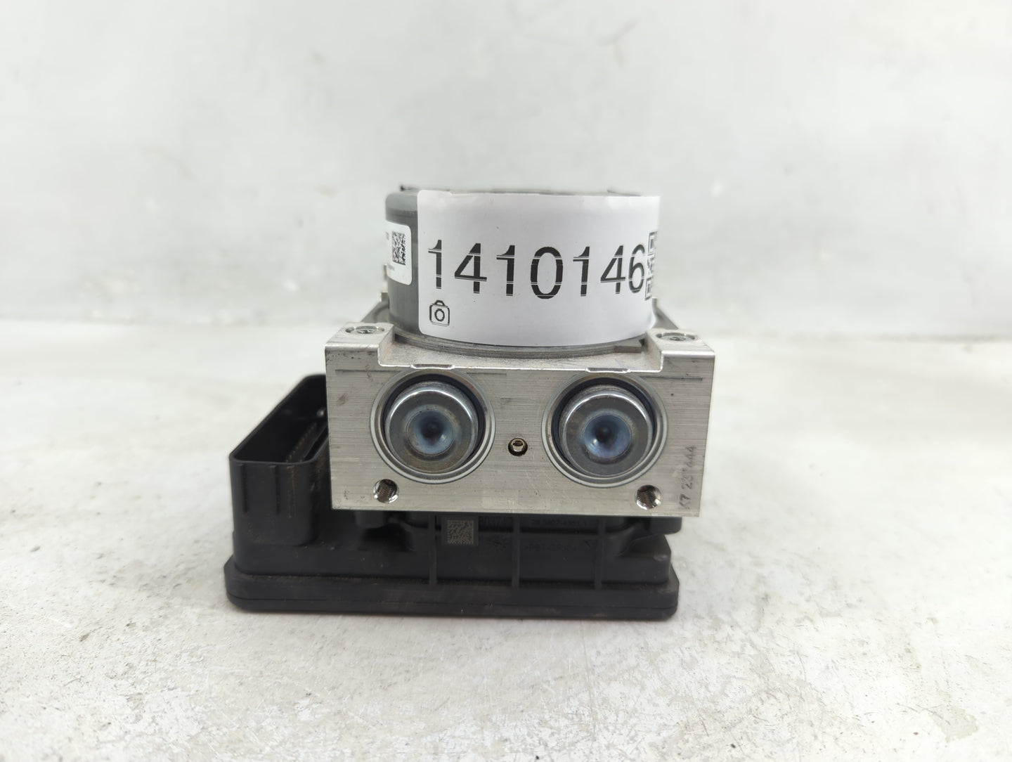 2017 Lincoln Mkc ABS Pump Control Module Replacement P/N:GJ7C-2C405-AE Fits OEM Used Auto Parts - Oemusedautoparts1.com