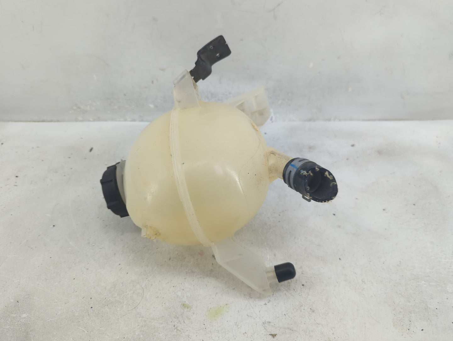 2015-2019 Lincoln Mkc Windshield Washer Fluid Reservoir Bottle Oem - Oemusedautoparts1.com